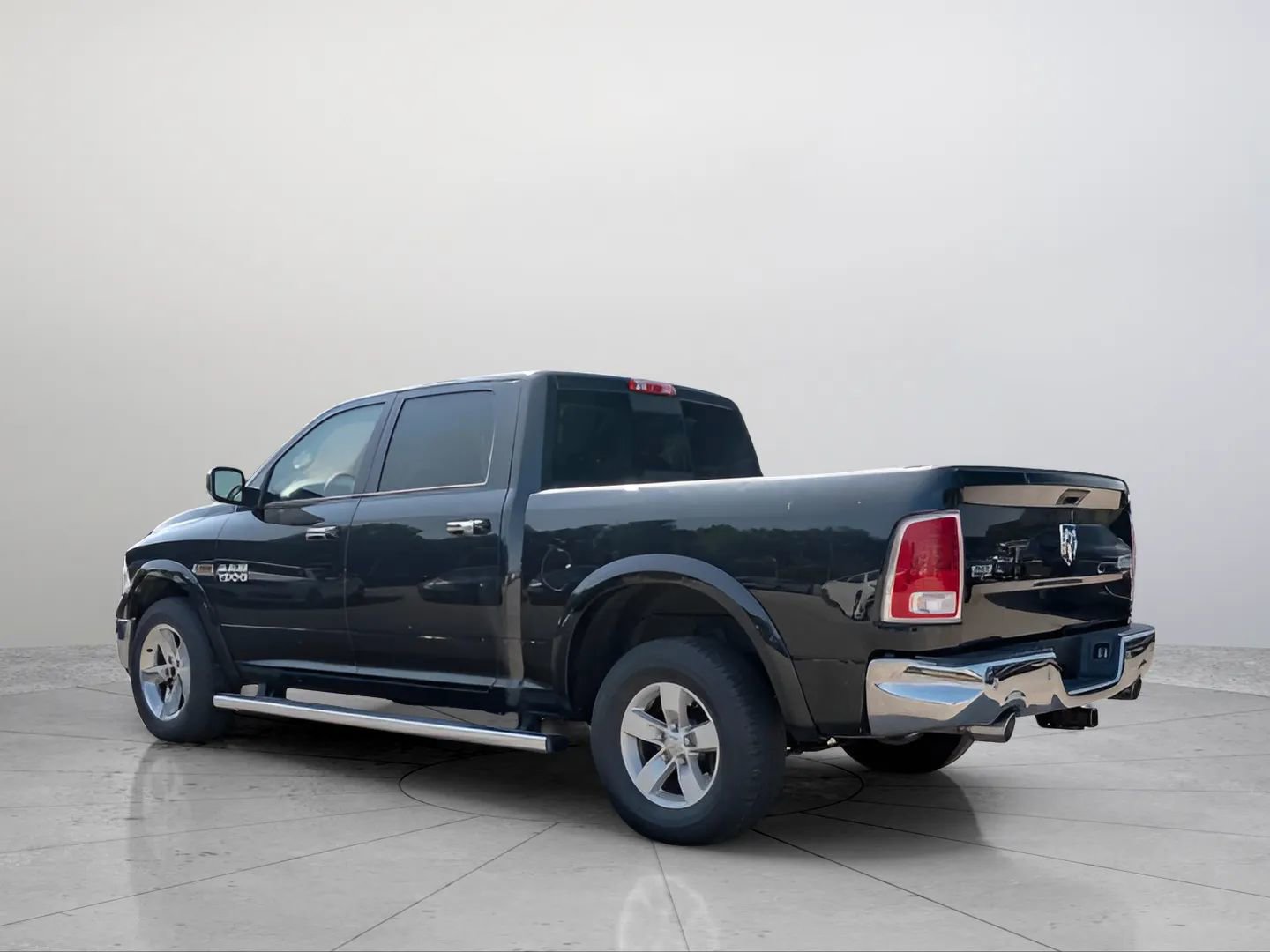 Used 2017 RAM 1500 Laramie w/ Convenience Group AWD/4WD image 2