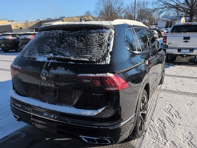 Used 2024 Volkswagen Tiguan SEL R-Line image 10
