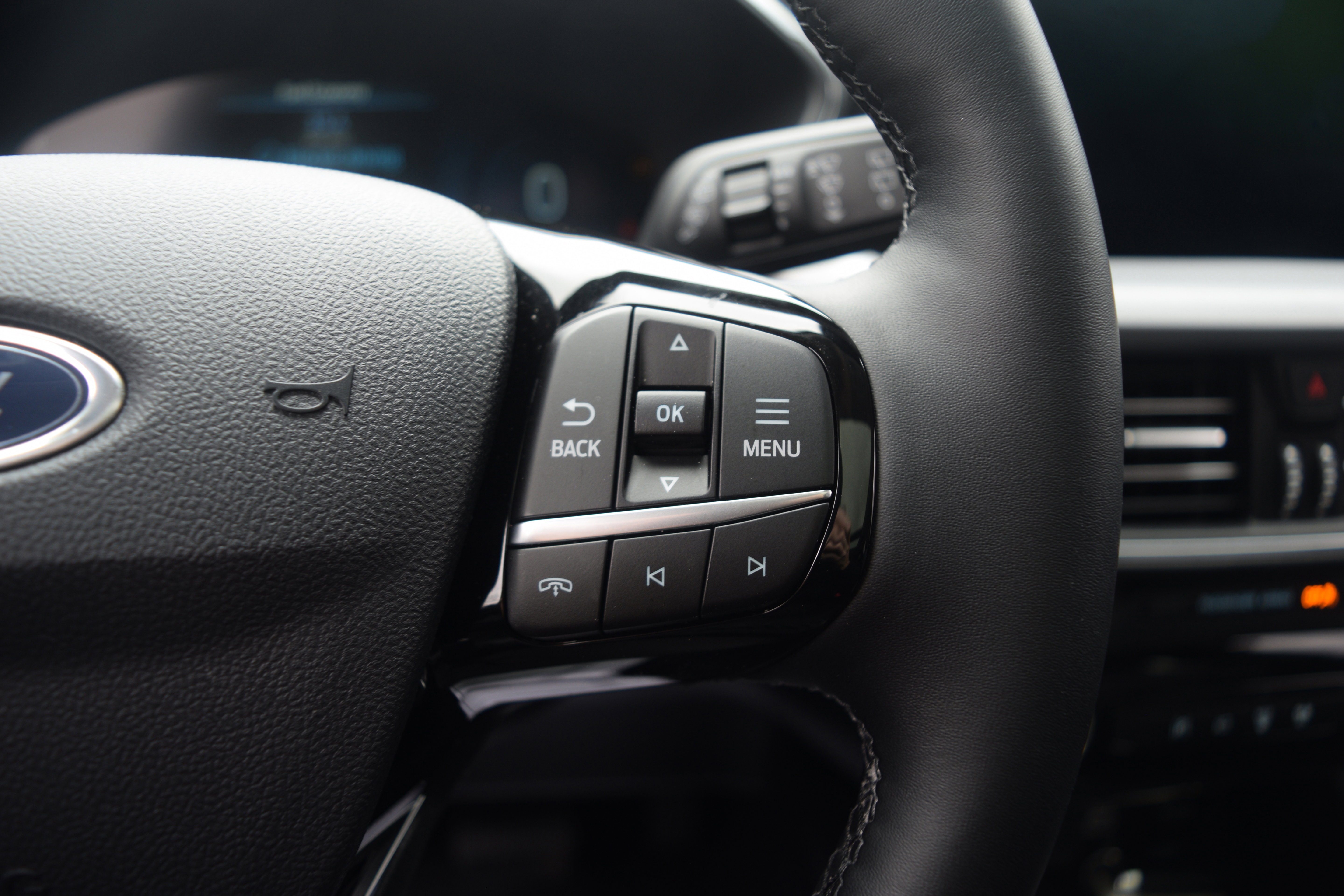 Used 2025 Ford Escape Platinum w/ Premium Technology Package image 5