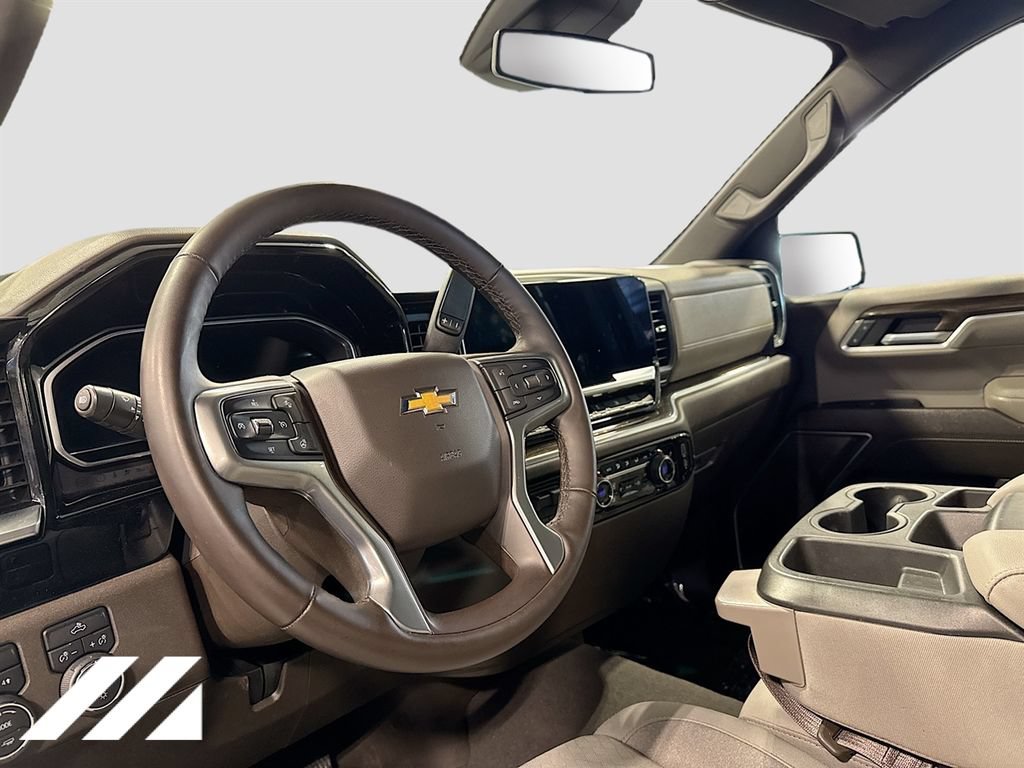 Used 2022 Chevrolet Silverado 1500 LT AWD/4WD image 9