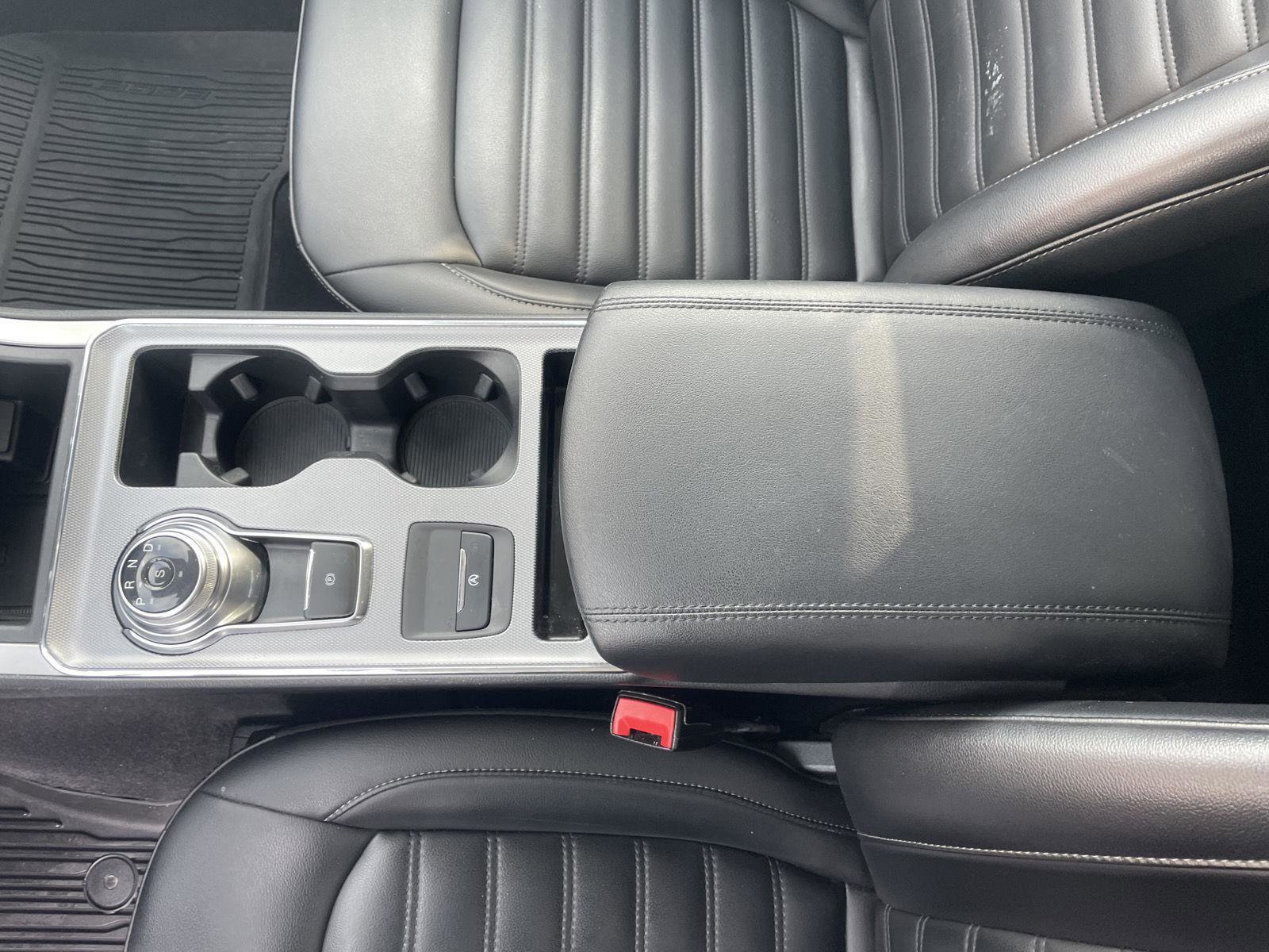 Used 2022 Ford Edge SEL w/ Convenience Package image 16