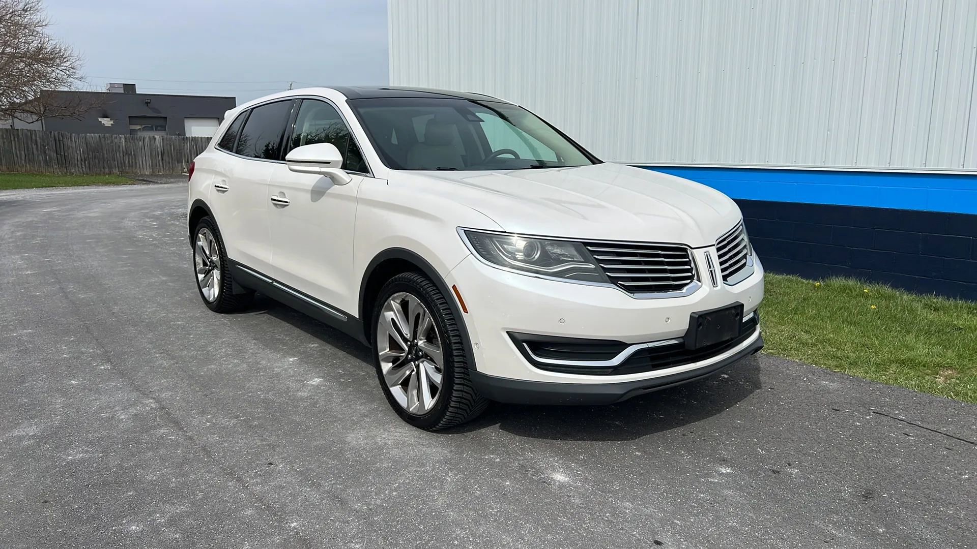 Used 2016 Lincoln MKX Reserve w/ Technology Package AWD/4WD image 3