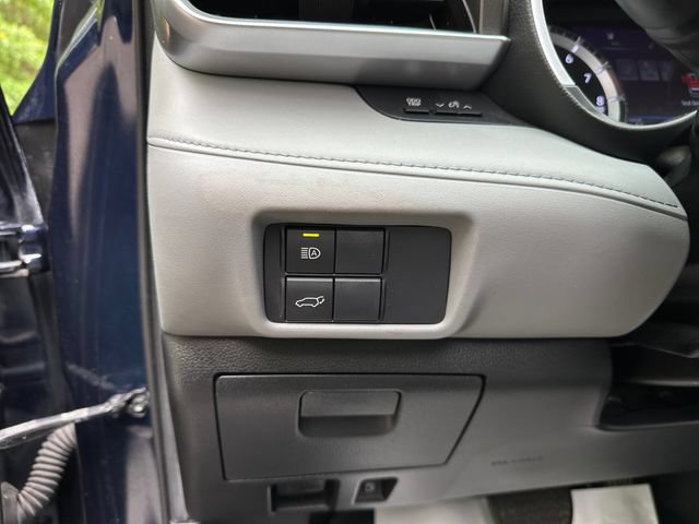Used 2020 Toyota Highlander XLE FWD image 22
