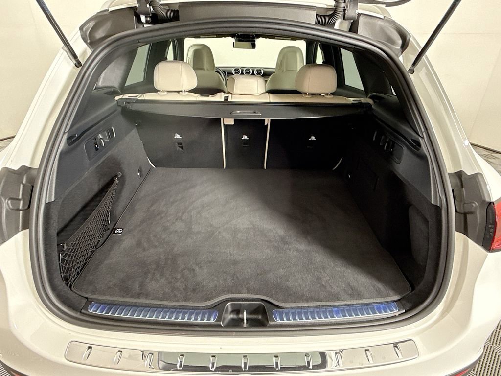 Used 2025 Mercedes-Benz GLC 300 4MATIC image 27