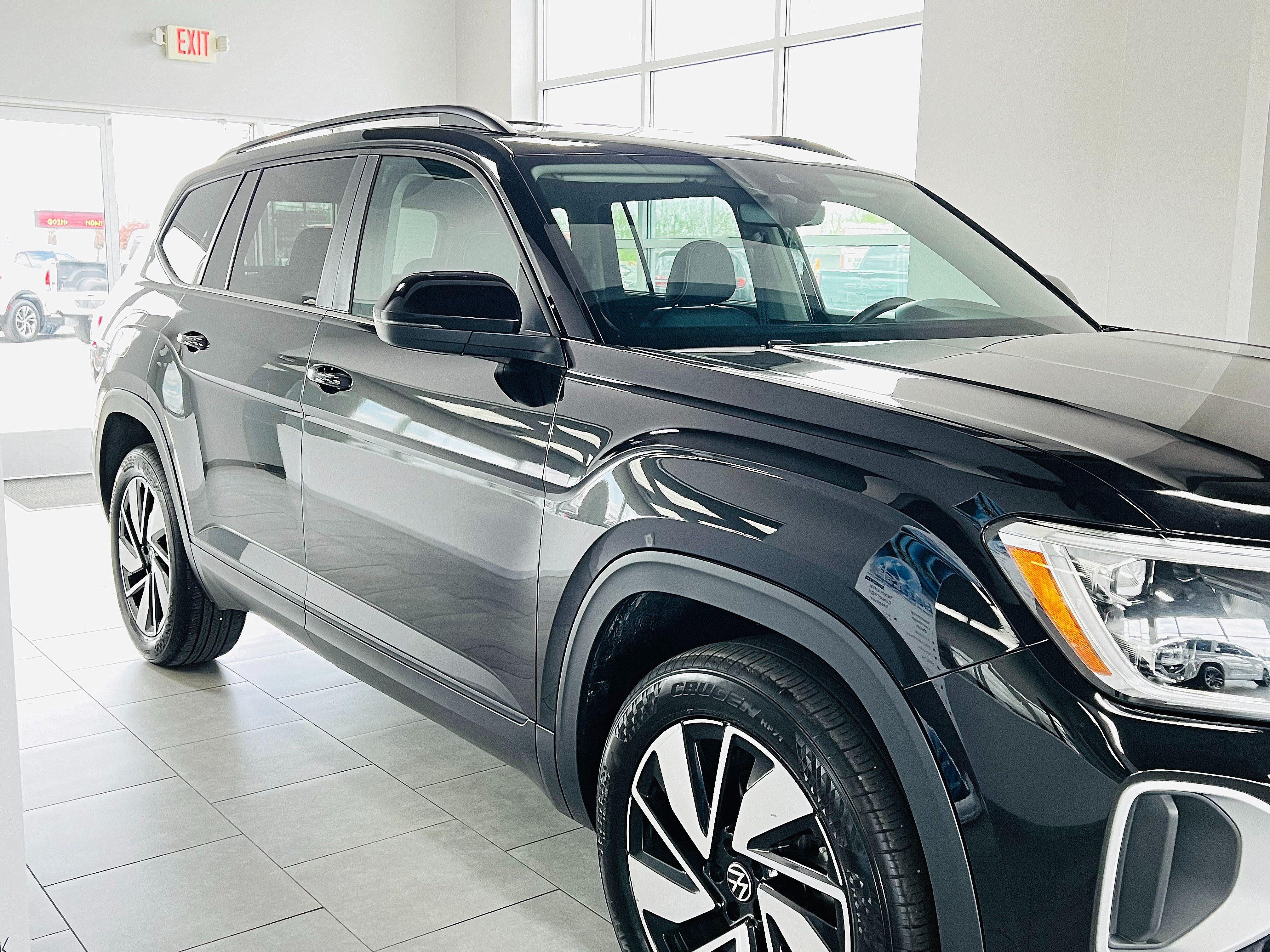 Used 2025 Volkswagen Atlas SE AWD/4WD image 5