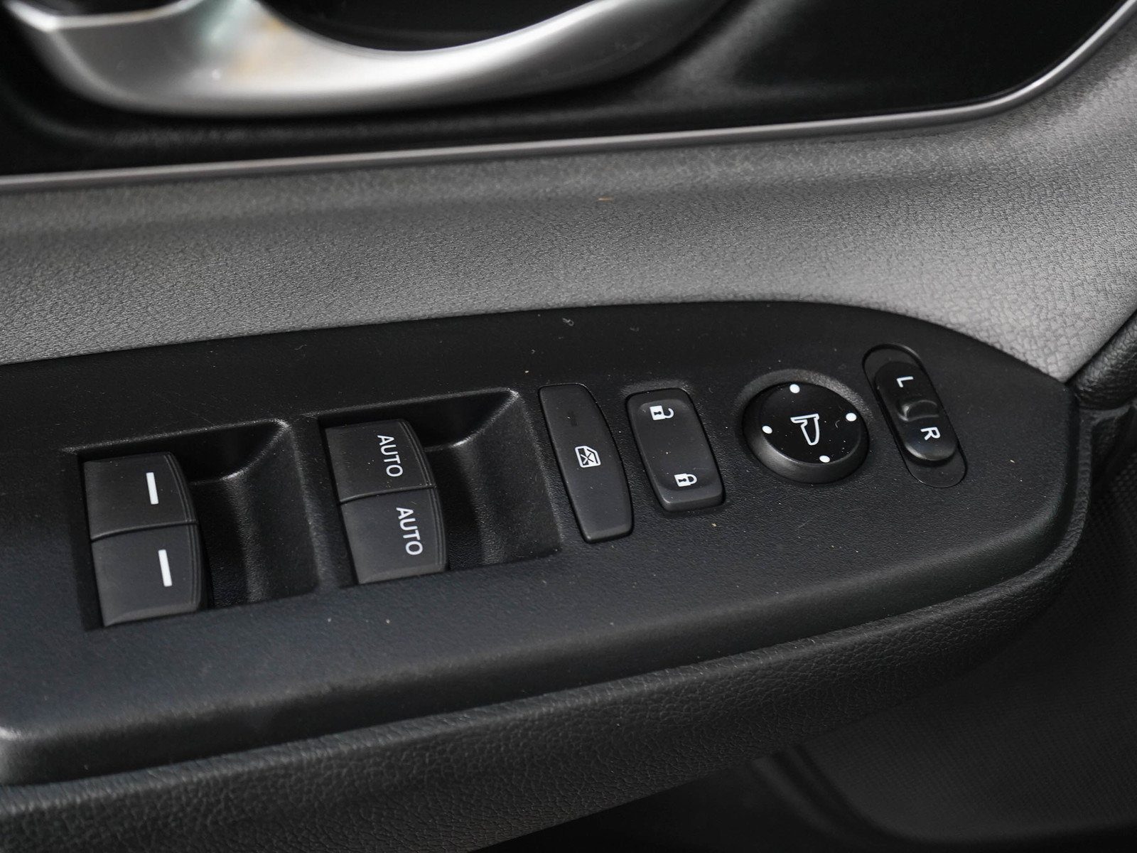 Used 2017 Honda CR-V EX image 19
