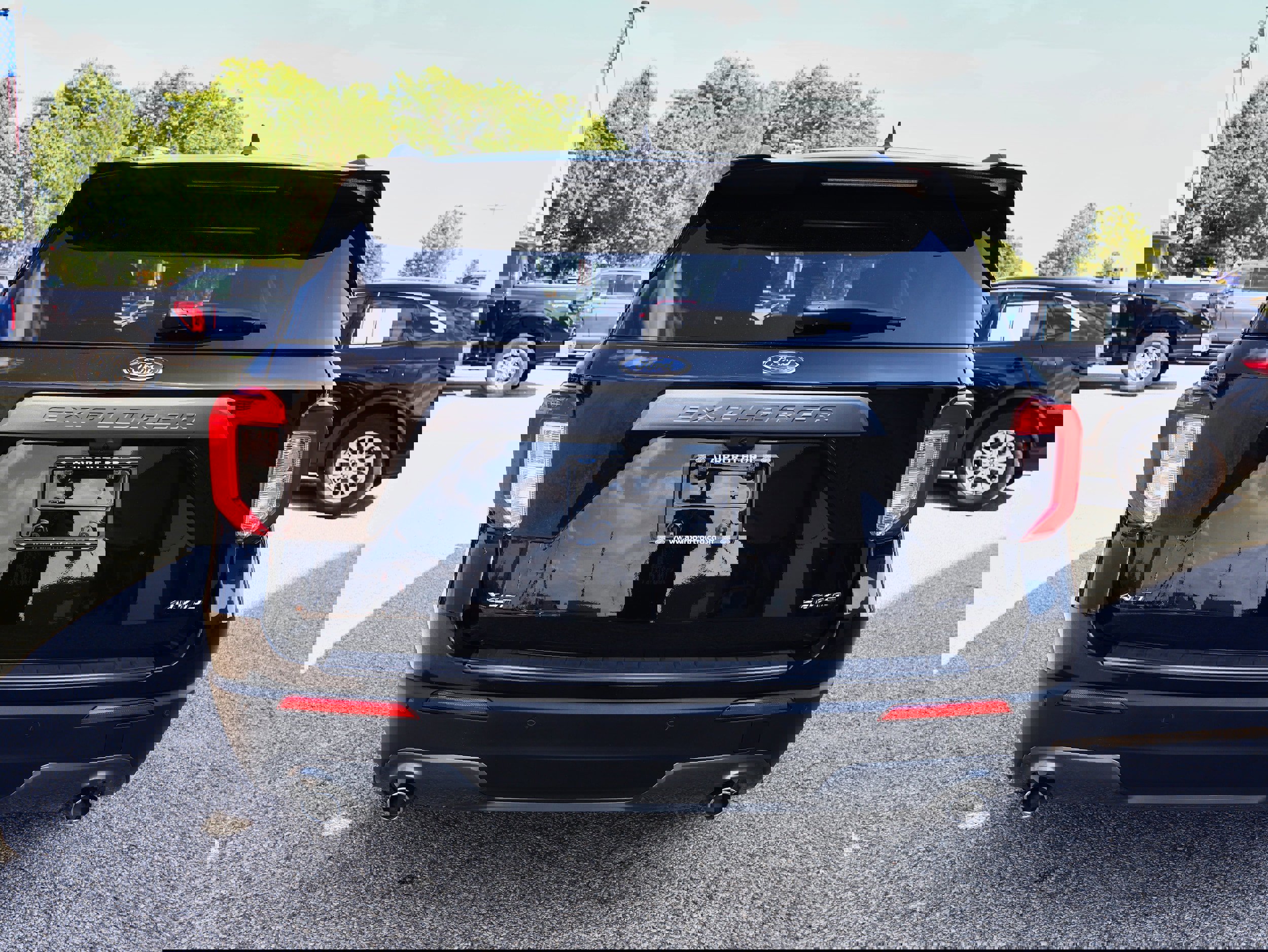 Used 2023 Ford Explorer XLT w/ Equipment Group 202A image 4