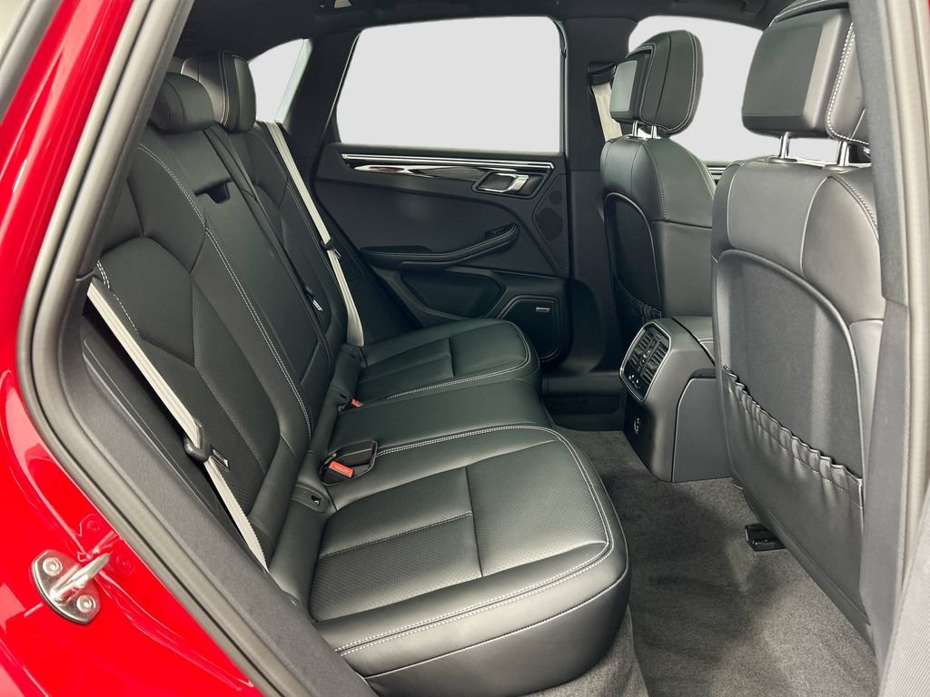 Used 2026 Porsche Macan AWD/4WD image 23
