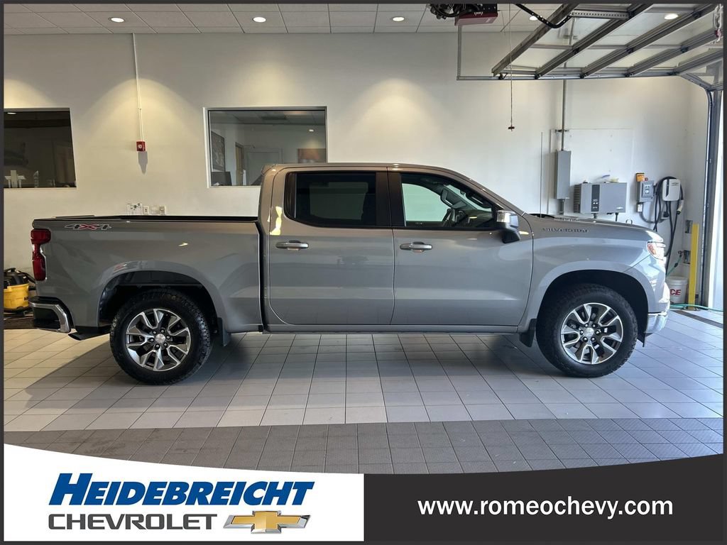 Used 2024 Chevrolet Silverado 1500 LT AWD/4WD image 2