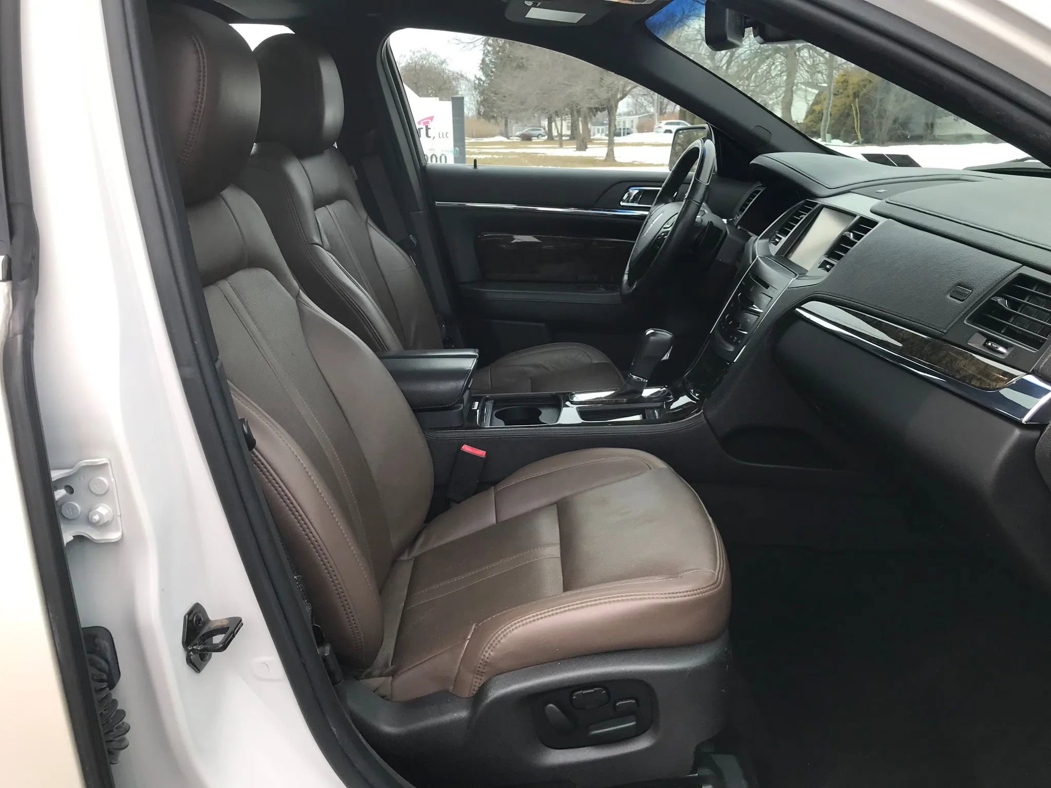Used 2014 Lincoln MKS Sedan 4D w/ Equipment Group 101A image 2
