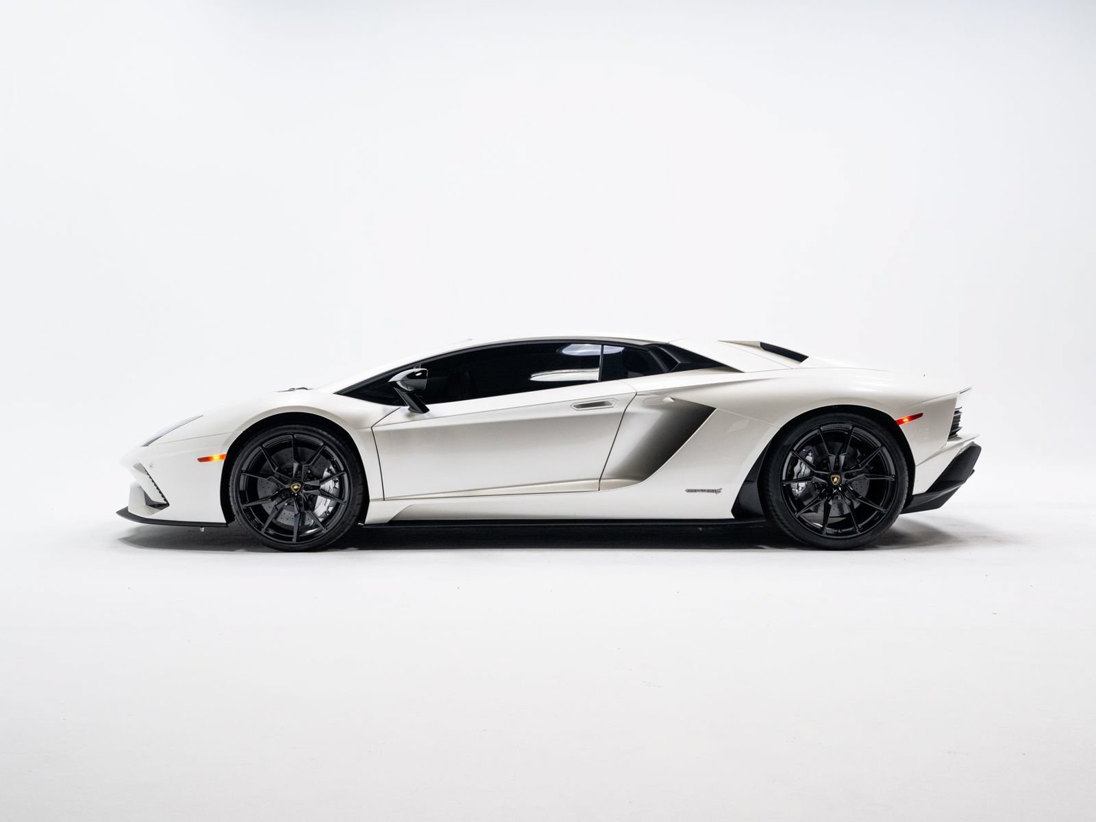 Used 2018 Lamborghini Aventador S AWD/4WD image 2