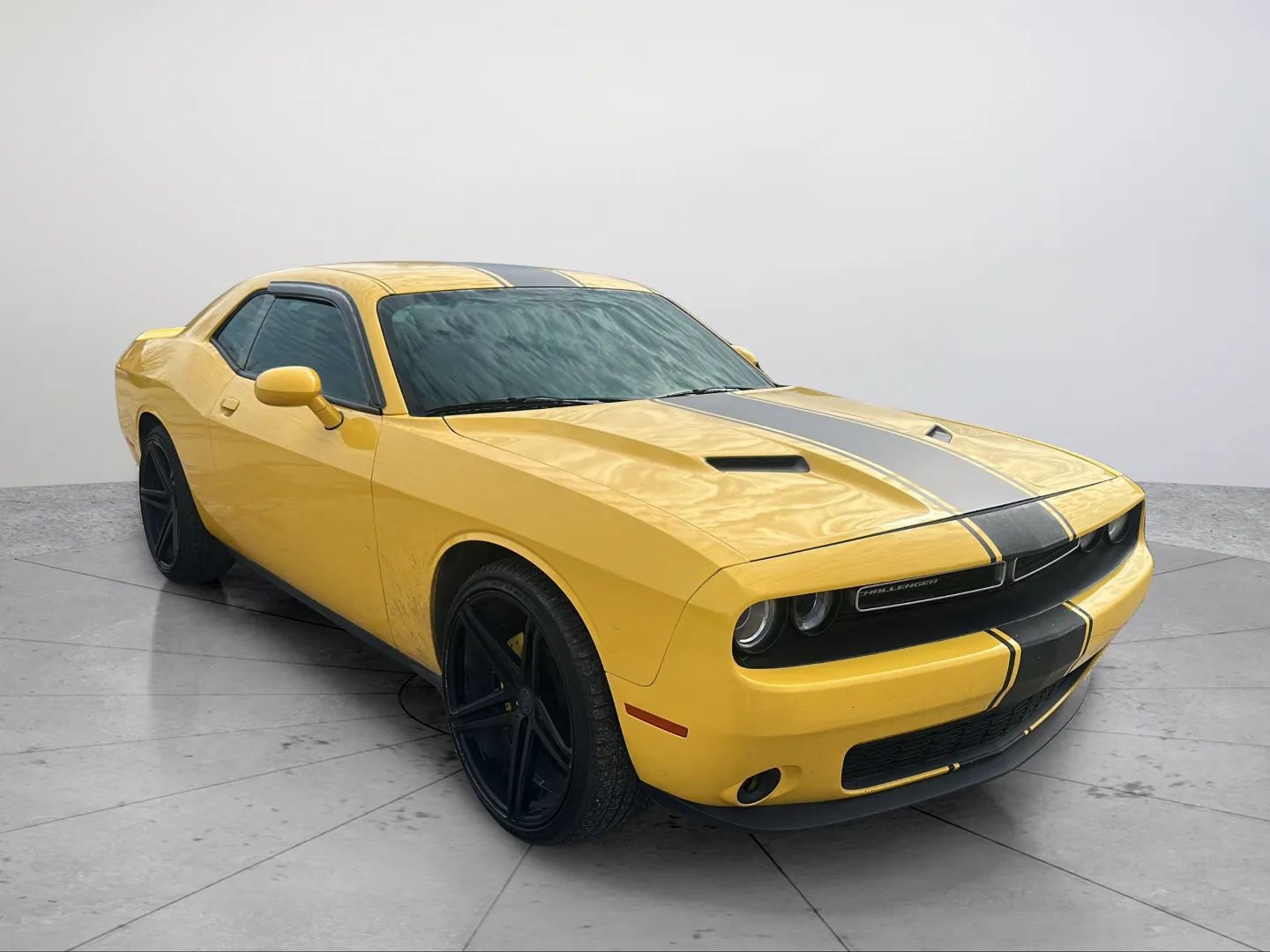 Used 2018 Dodge Challenger SXT image 11