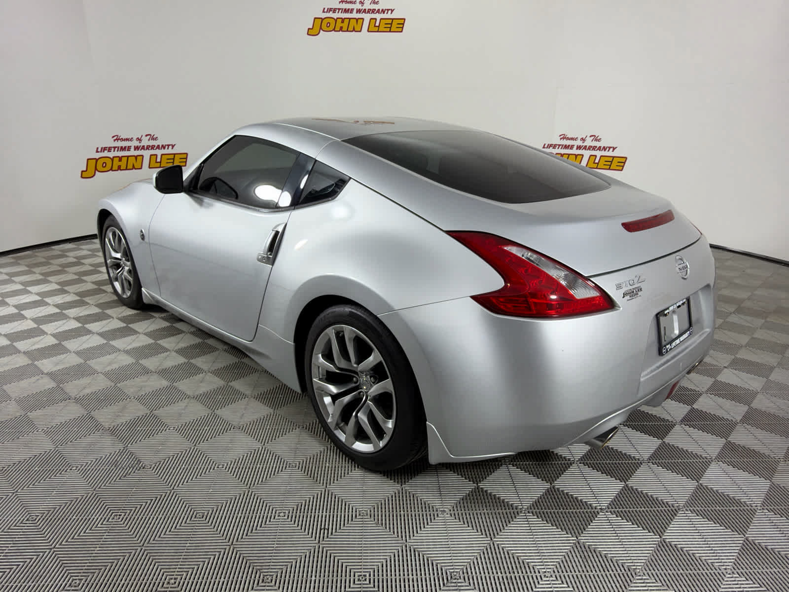 Used 2014 Nissan 370Z Coupe RWD image 3