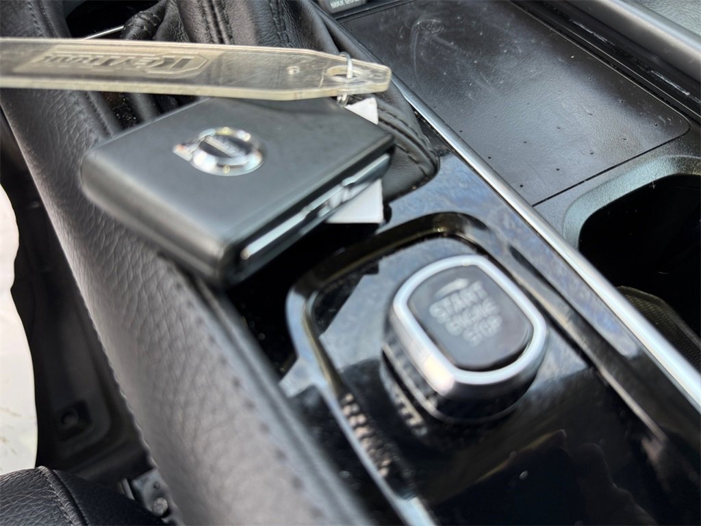 Used 2022 Volvo XC90 T6 Momentum w/ Climate Package image 32