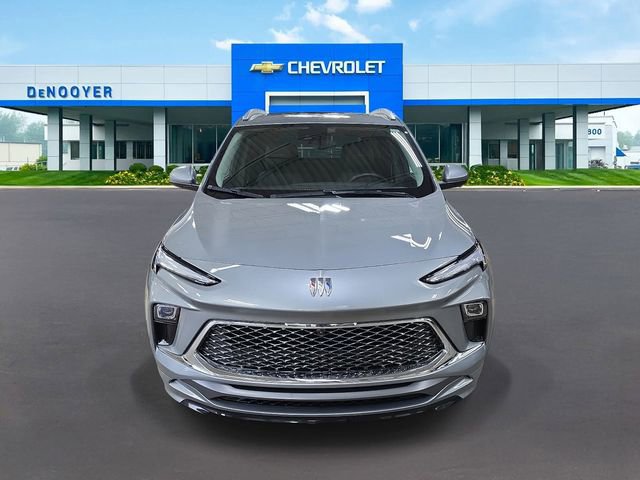 Used 2024 Buick Encore GX Avenir w/ Avenir Technology Package image 2