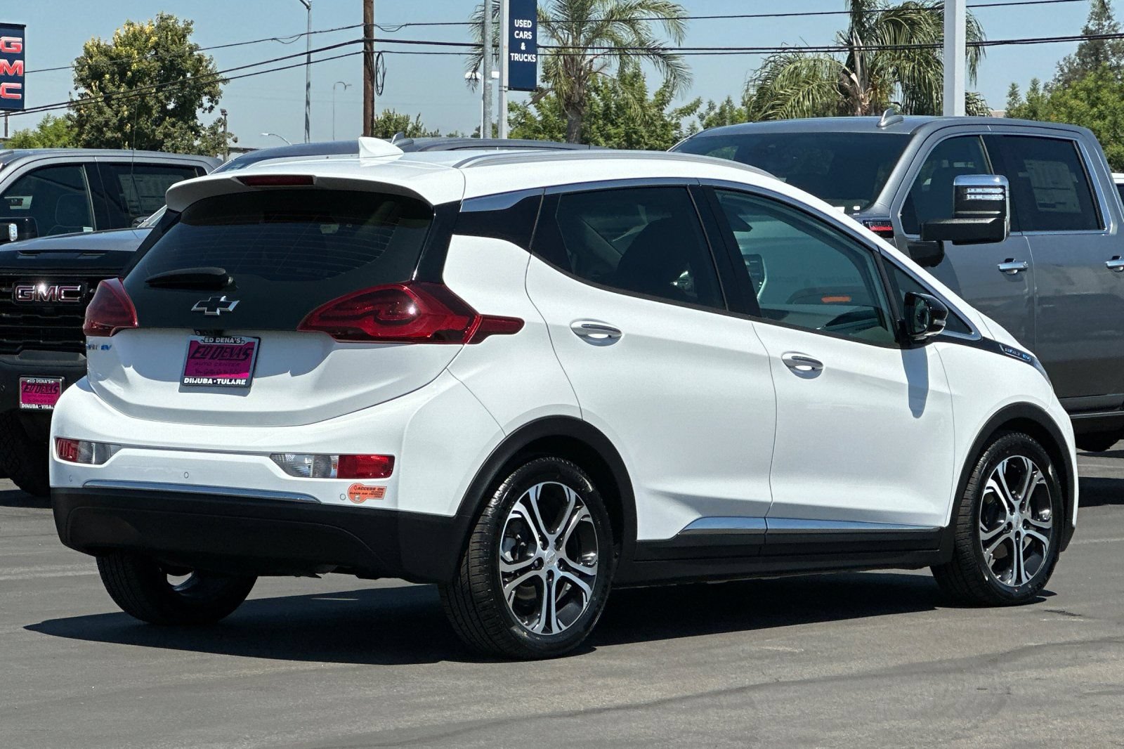 Used 2020 Chevrolet Bolt Premier w/ Infotainment Package FWD image 4