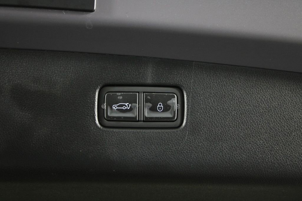 Used 2026 Genesis GV70 2.5T Select image 17