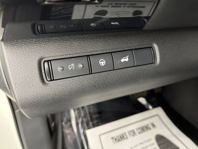 Used 2025 Nissan Pathfinder SV FWD image 32