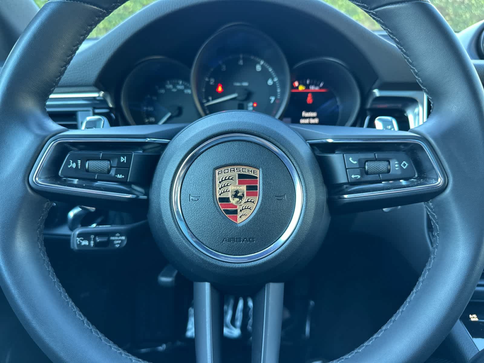 Certified 2025 Porsche Macan AWD/4WD image 25