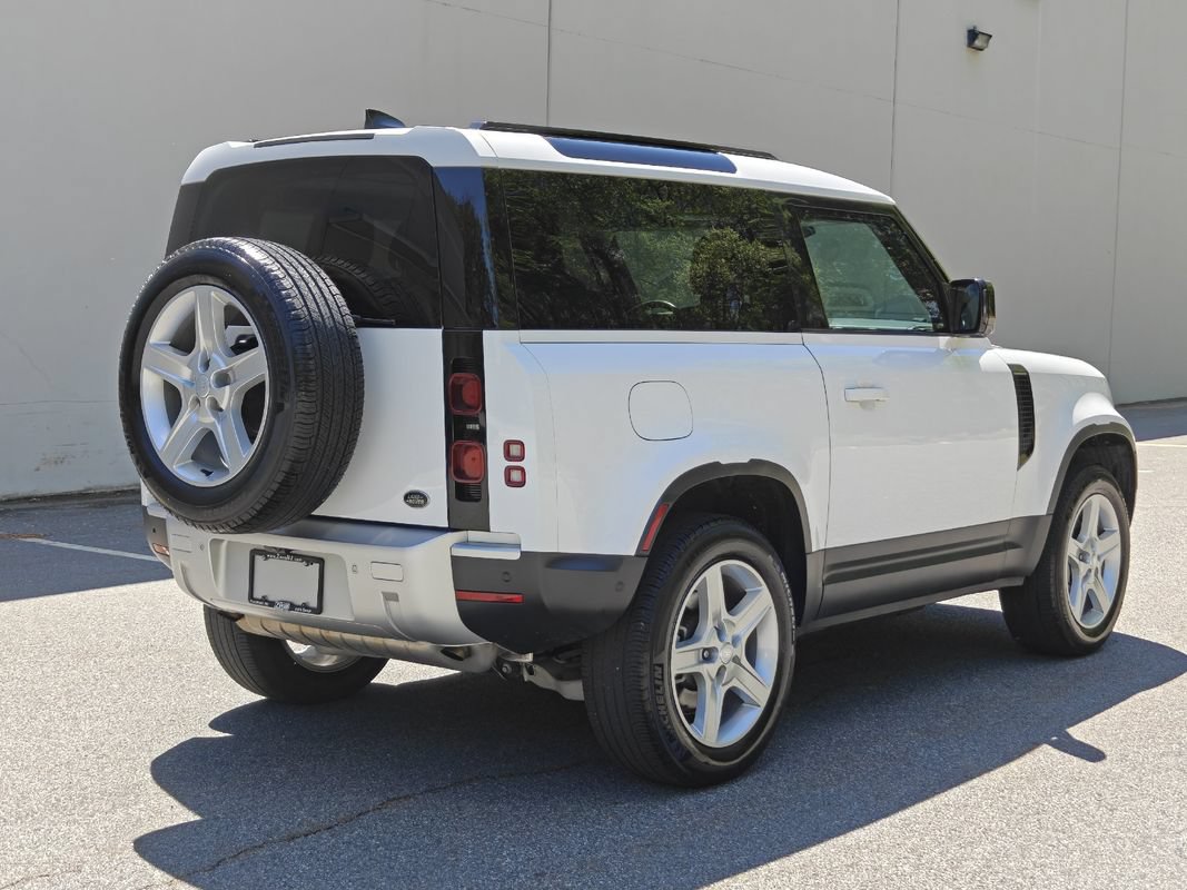 Used 2023 Land Rover Defender 90 SE AWD/4WD image 4