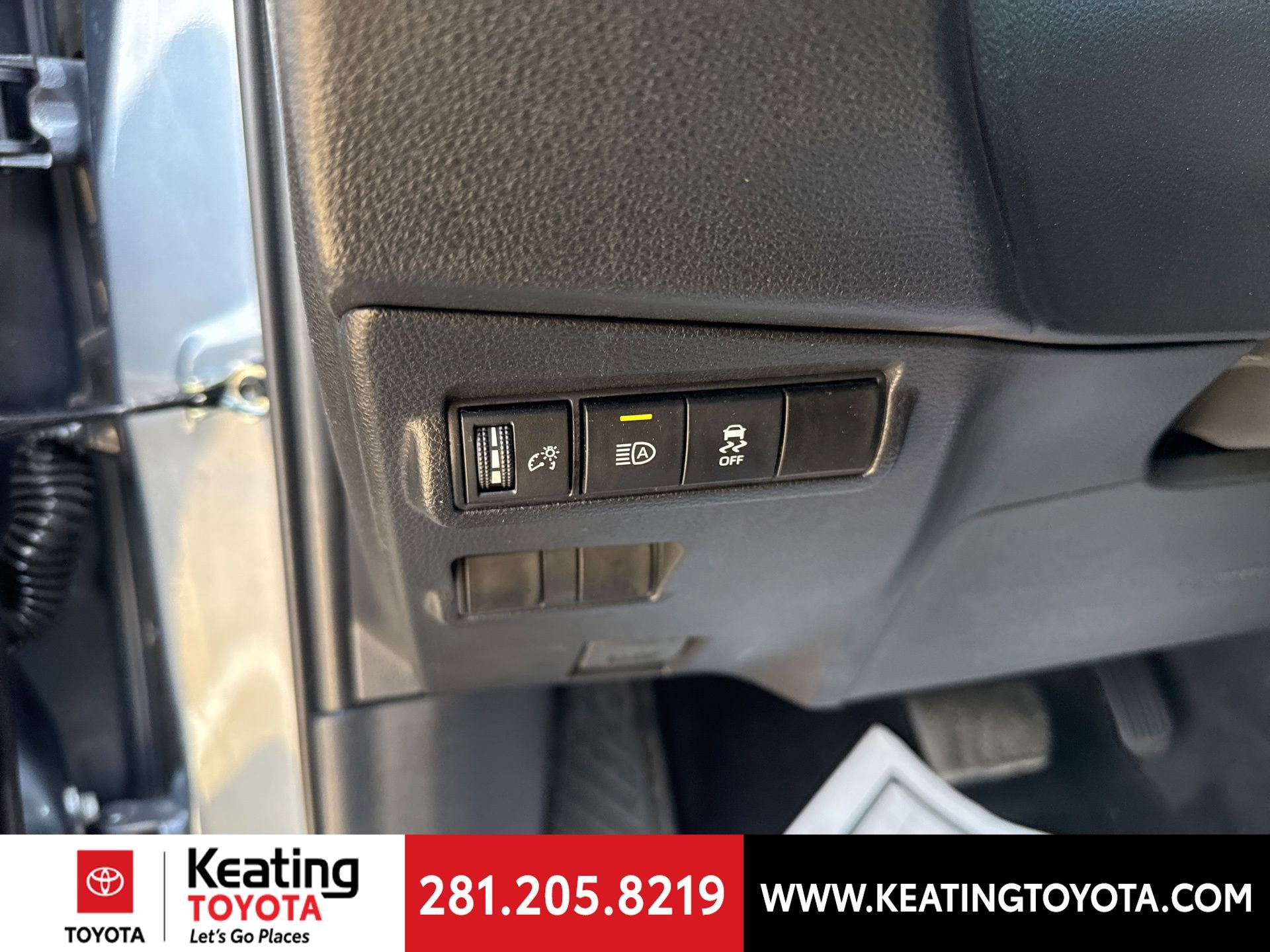 Used 2026 Toyota Corolla Cross XLE image 13