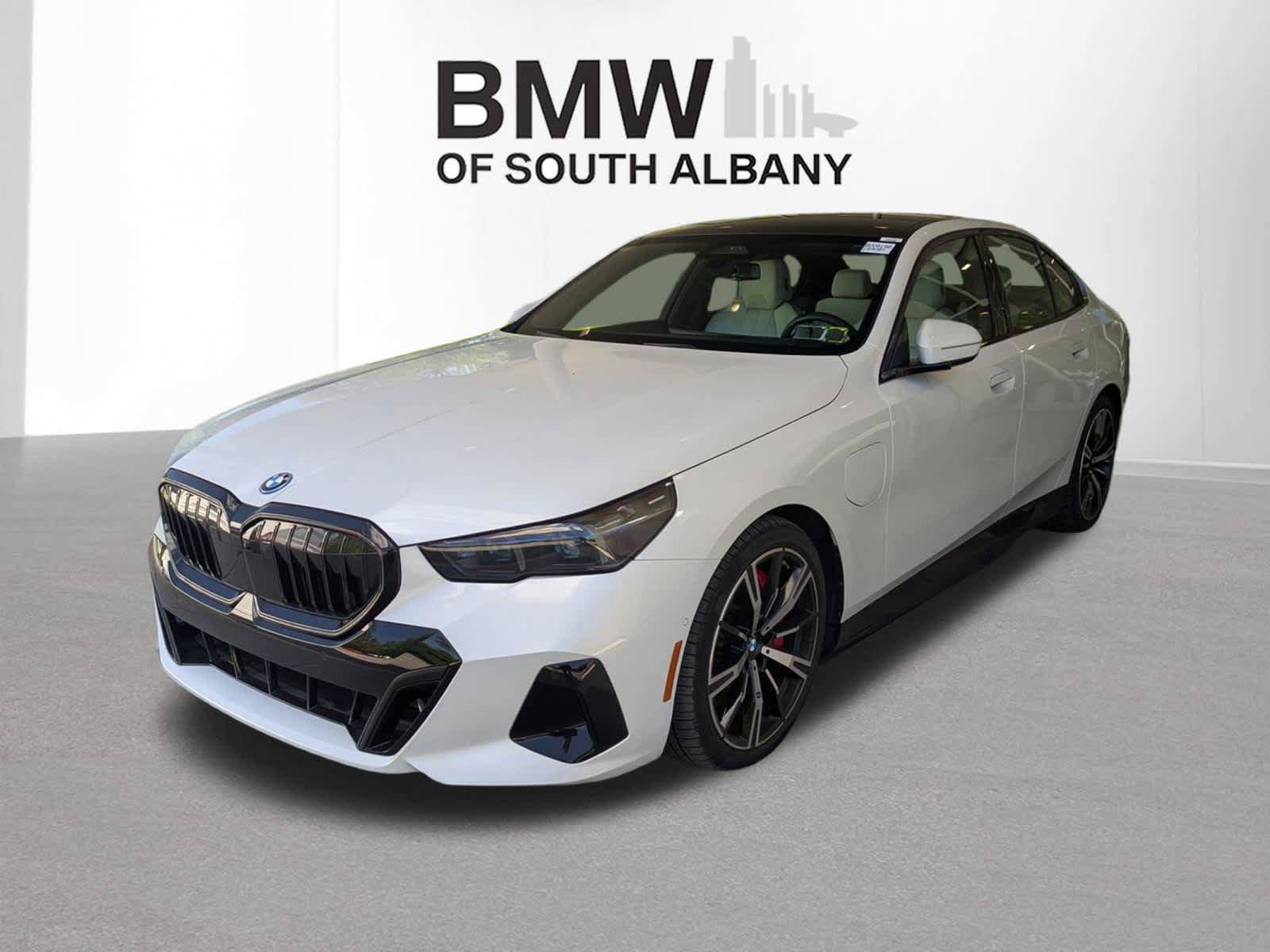 Used 2026 BMW 550e xDrive w/ Premium Package AWD/4WD image 5