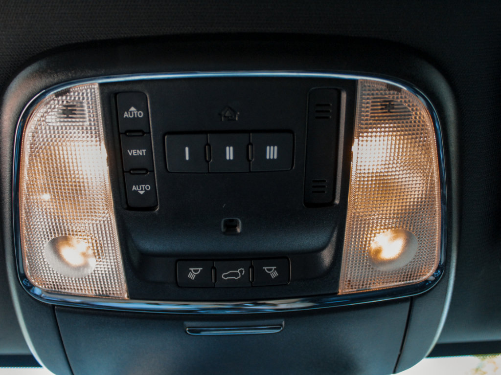 Used 2021 Jeep Grand Cherokee Limited AWD/4WD image 24