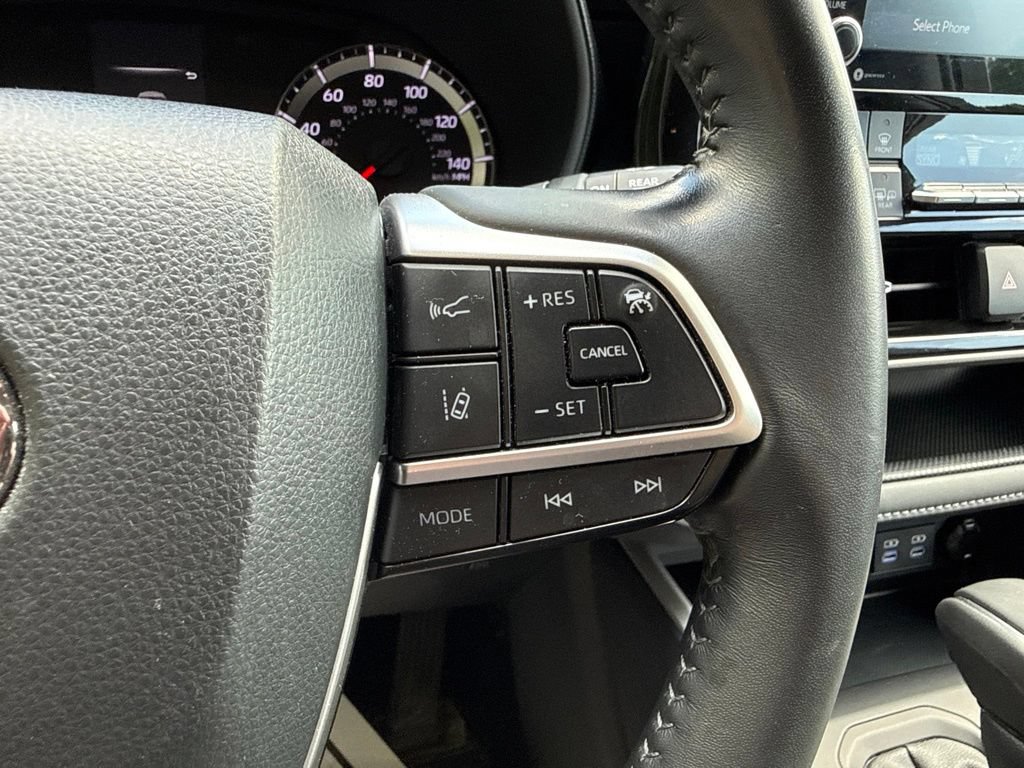 Used 2022 Toyota Highlander LE AWD/4WD image 28