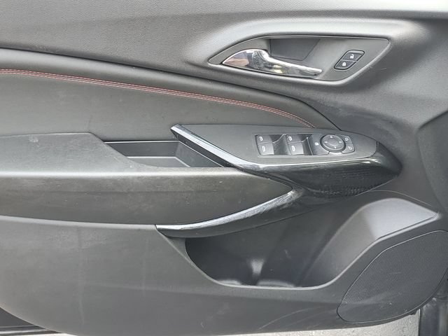 Used 2025 Chevrolet Trax RS w/ Sunroof Package FWD image 14