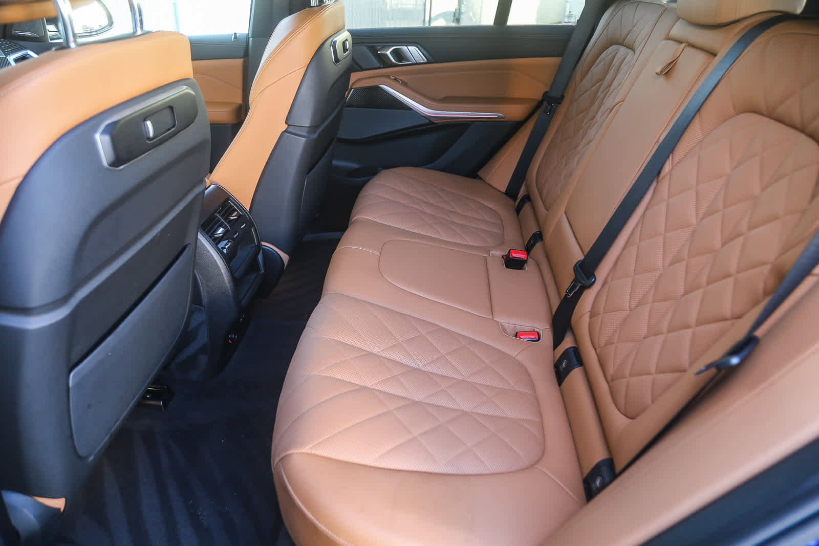 Used 2025 BMW X5 M60i w/ Parking Assistance Package image 15