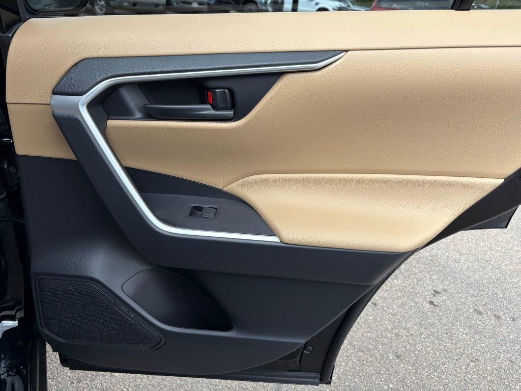 Used 2025 Toyota RAV4 LE image 33