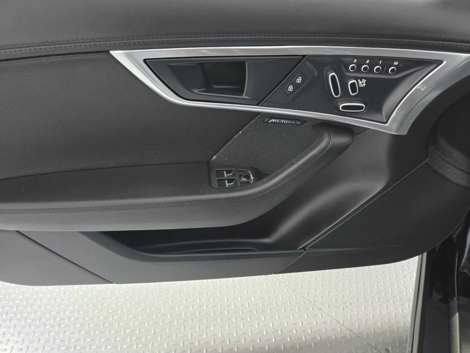 Used 2023 Jaguar F-TYPE R-Dynamic image 16