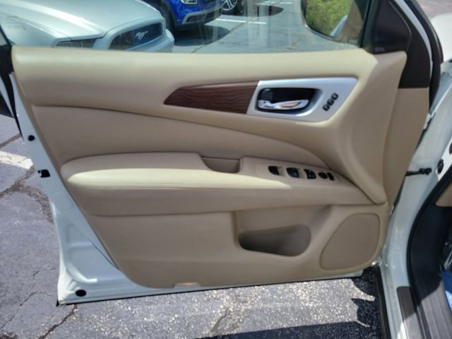 Used 2019 Nissan Pathfinder Platinum FWD image 16
