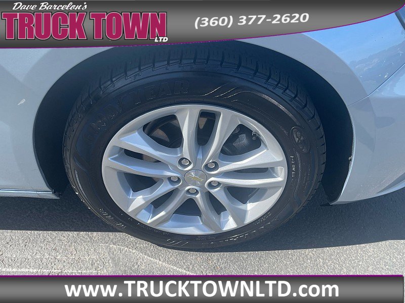 Used 2017 Chevrolet Malibu LT w/ Leather Package FWD image 35