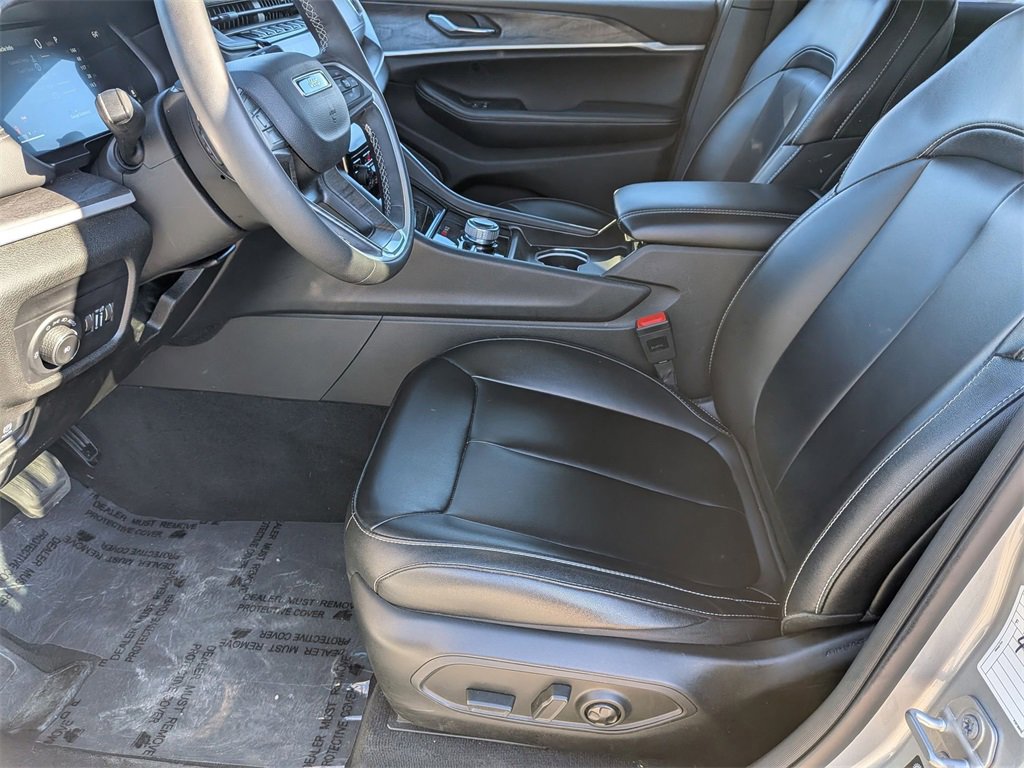 Used 2024 Jeep Grand Cherokee Limited image 25