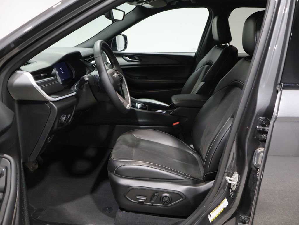 Used 2024 Jeep Grand Cherokee L Altitude image 10