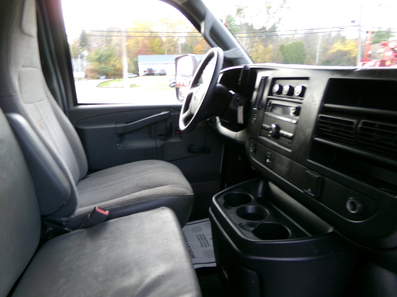 Used 2017 Chevrolet Express 3500 Extended image 15