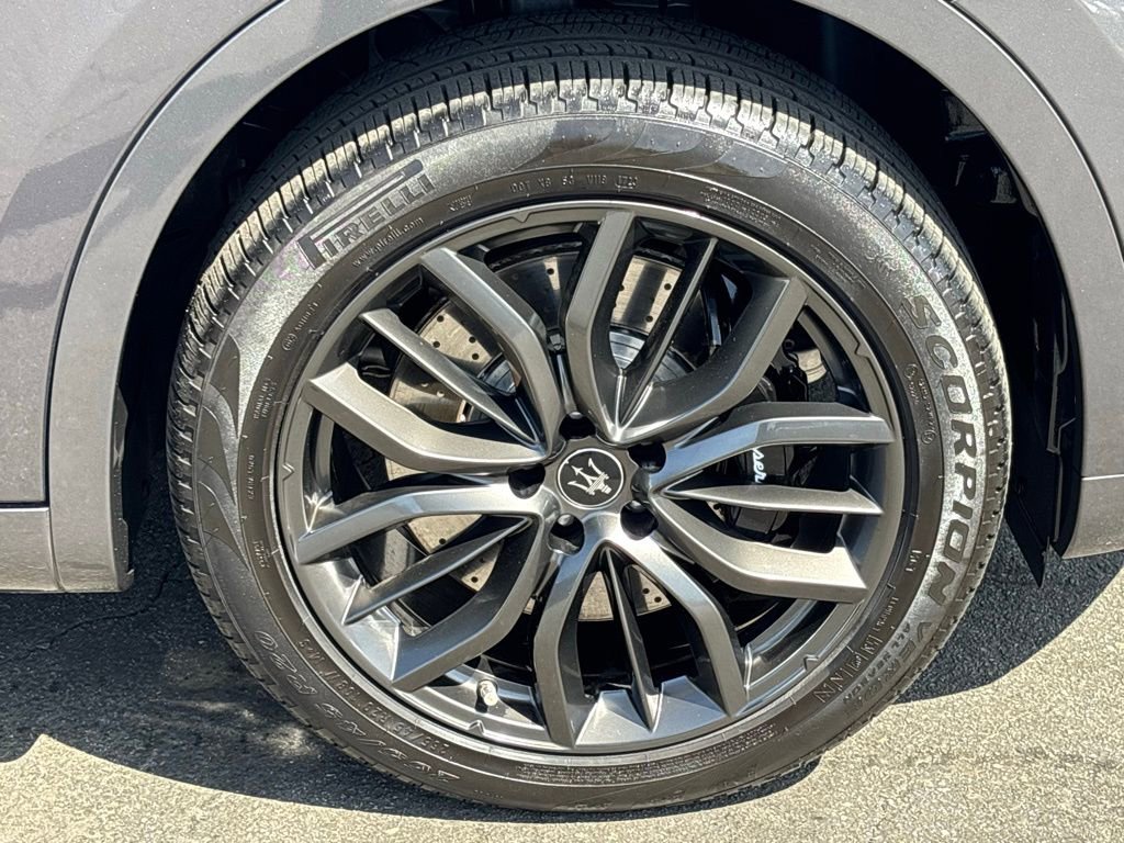 Used 2024 Maserati Levante GT Ultima AWD/4WD image 32