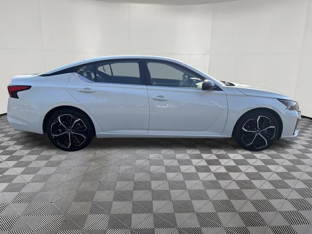 Used 2024 Nissan Altima 2.5 SR FWD image 8