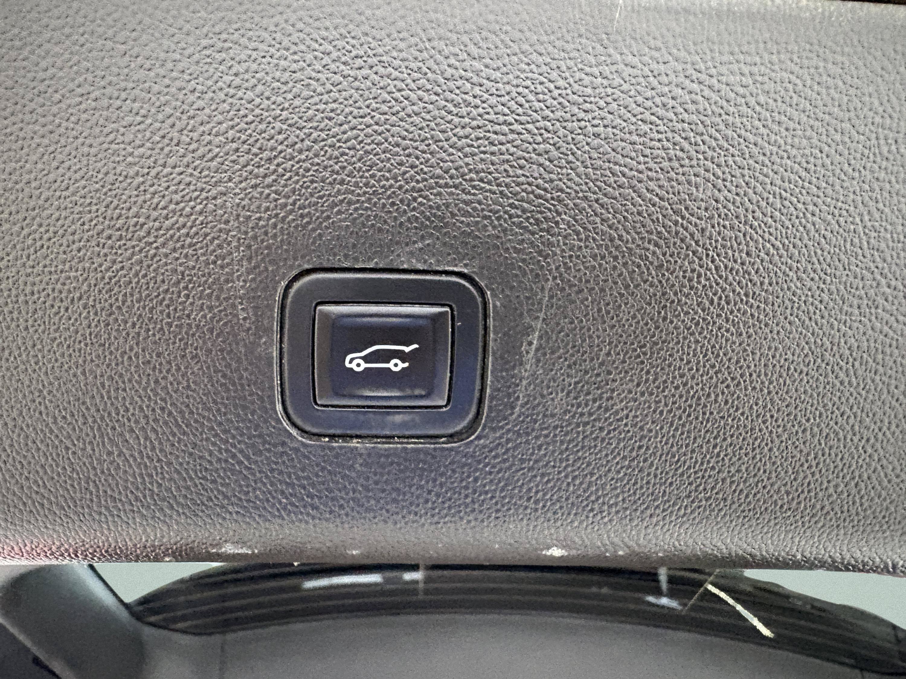 Used 2018 Chevrolet Traverse High Country AWD/4WD image 10