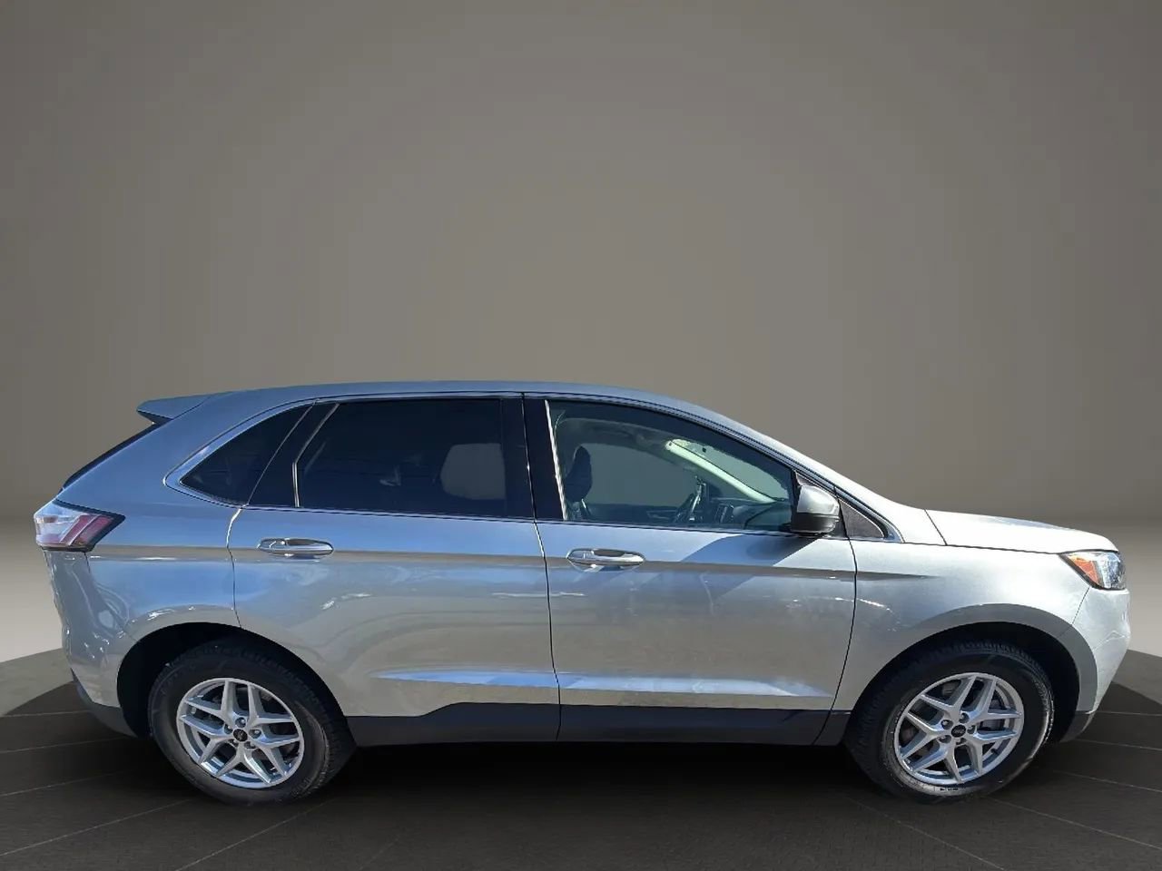 Used 2024 Ford Edge SEL image 4