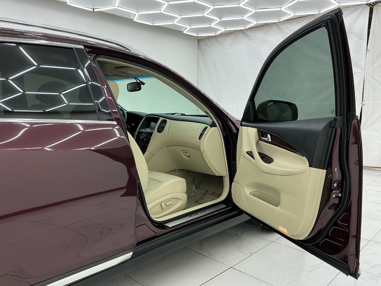 Used 2016 INFINITI QX50 AWD w/ Premium Package image 17