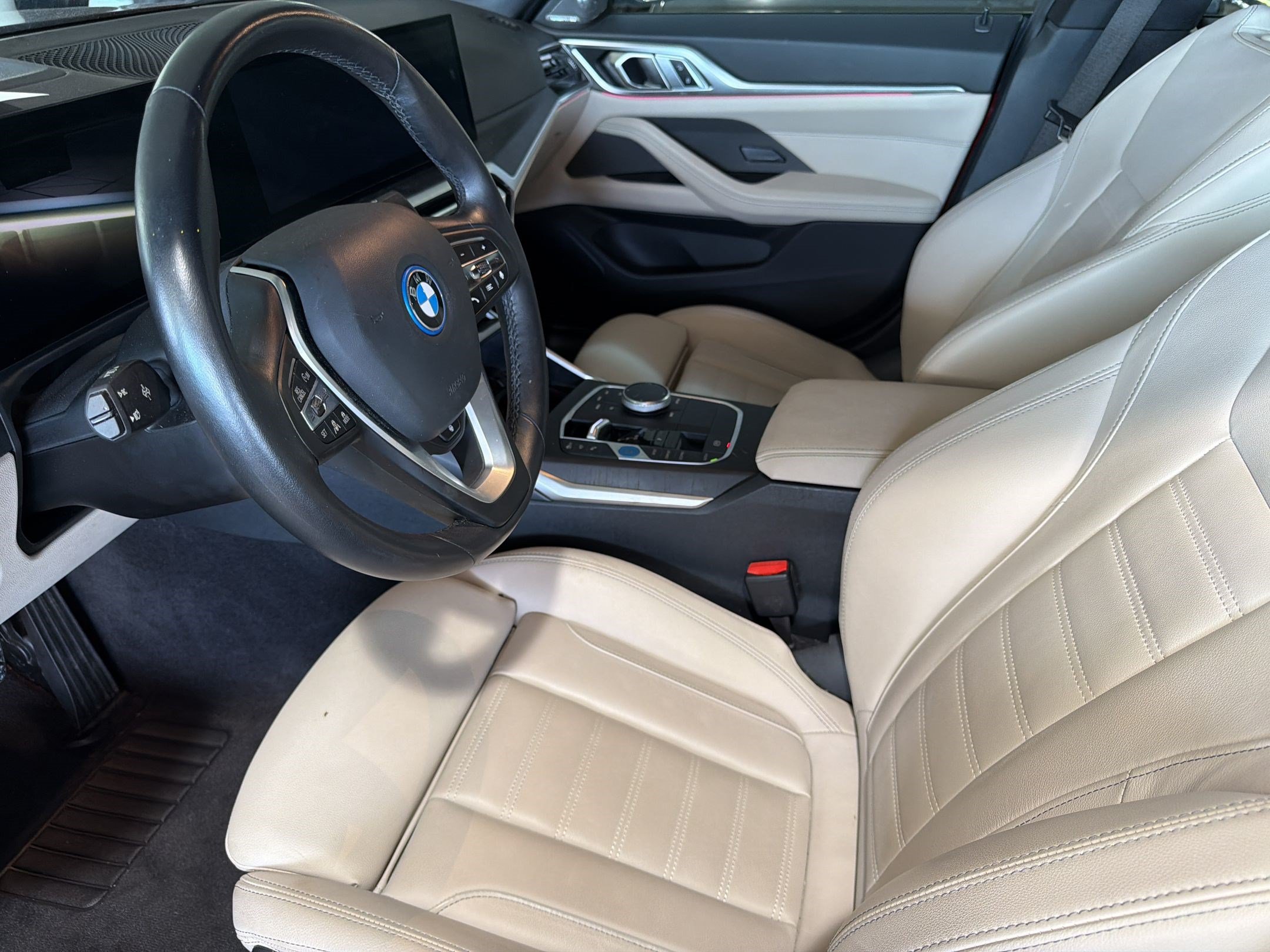 Used 2023 BMW i4 eDrive40 RWD image 3