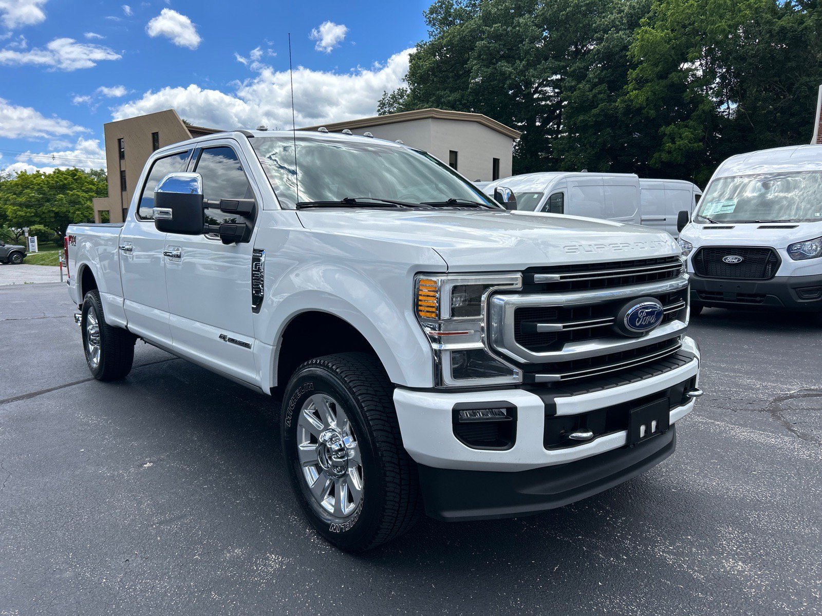 Certified 2020 Ford F350 Platinum w/ FX4 Off-Road Package AWD/4WD image 3