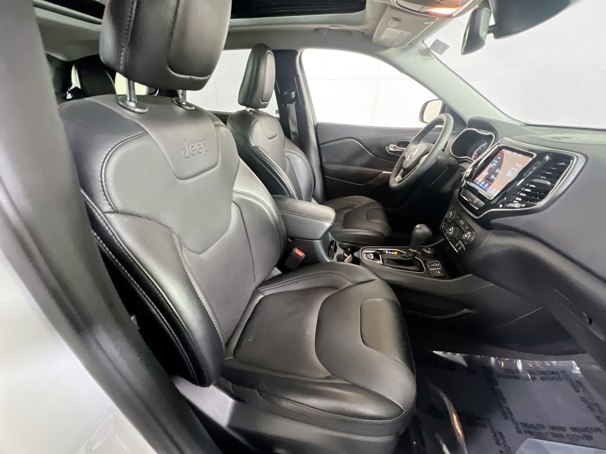 Used 2022 Jeep Cherokee Limited AWD/4WD image 26