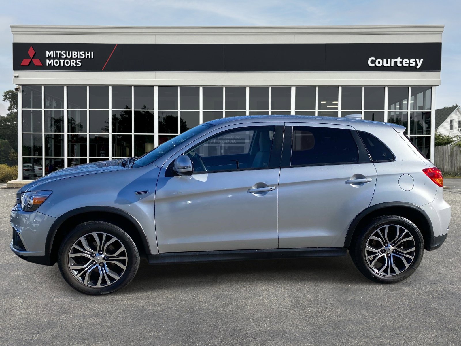 Used 2019 Mitsubishi Outlander Sport ES image 2