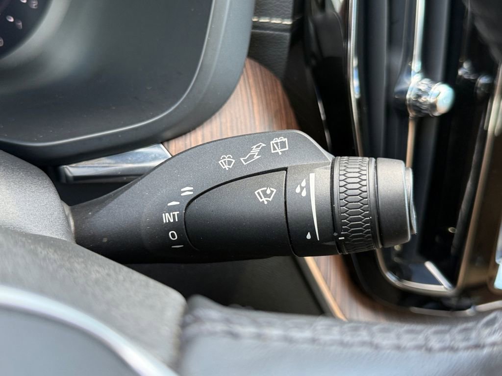 Used 2022 Volvo XC60 B5 Inscription w/ Advanced Package image 31