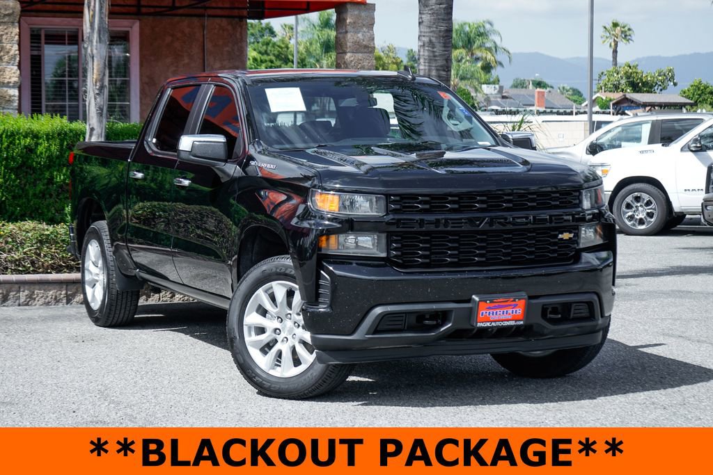 Used 2021 Chevrolet Silverado 1500 Custom w/ LPO, Blackout Package RWD image 2