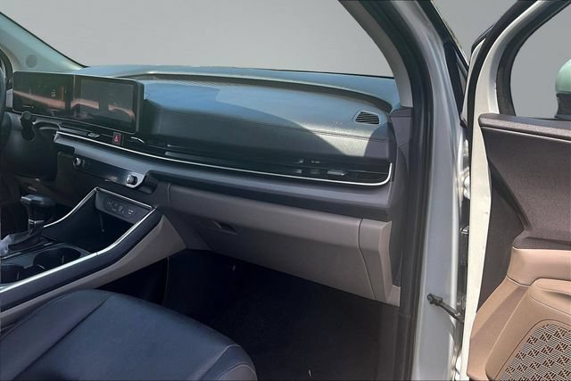 Used 2026 Kia Carnival EX FWD image 26