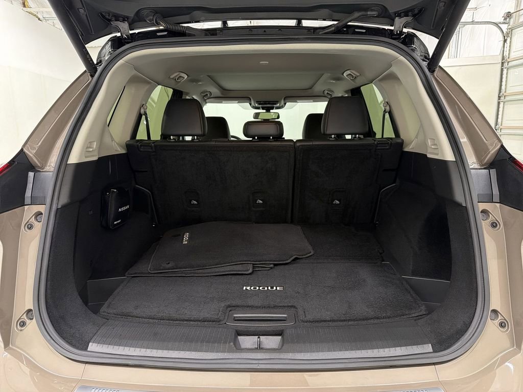 Certified 2025 Nissan Rogue SL w/ Tech Package FWD image 15